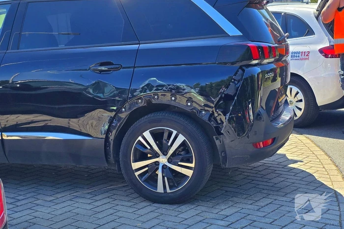 Botsabasorber klapt op personenauto