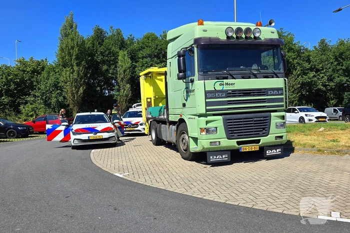Botsabasorber klapt op personenauto
