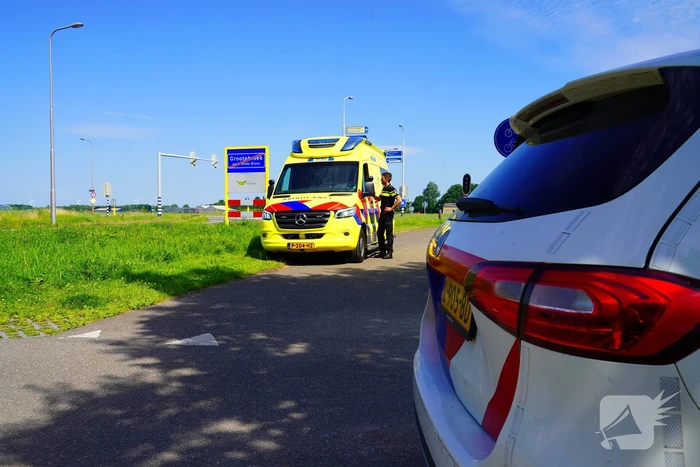 Agenten redden personen uit water