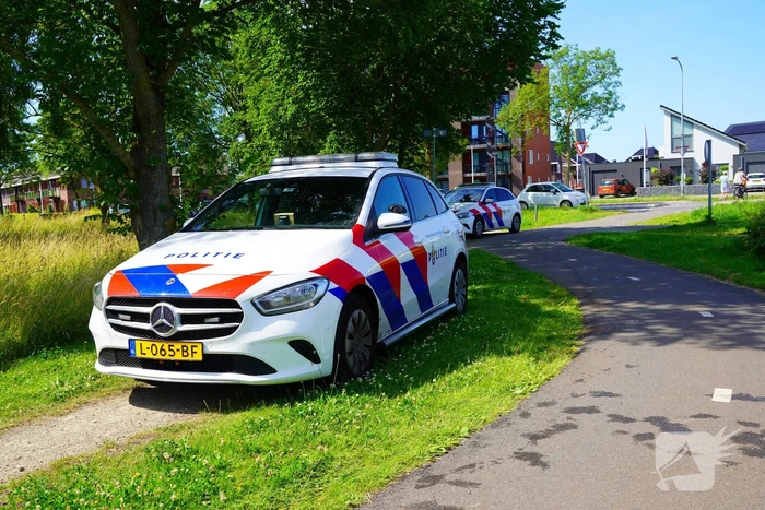 Agenten redden personen uit water