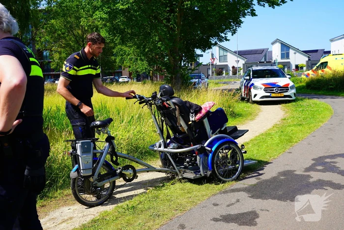 Agenten redden personen uit water