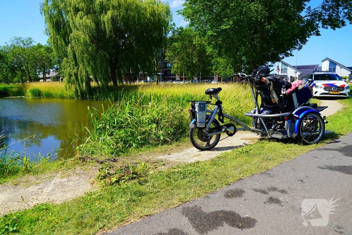 Agenten redden personen uit water