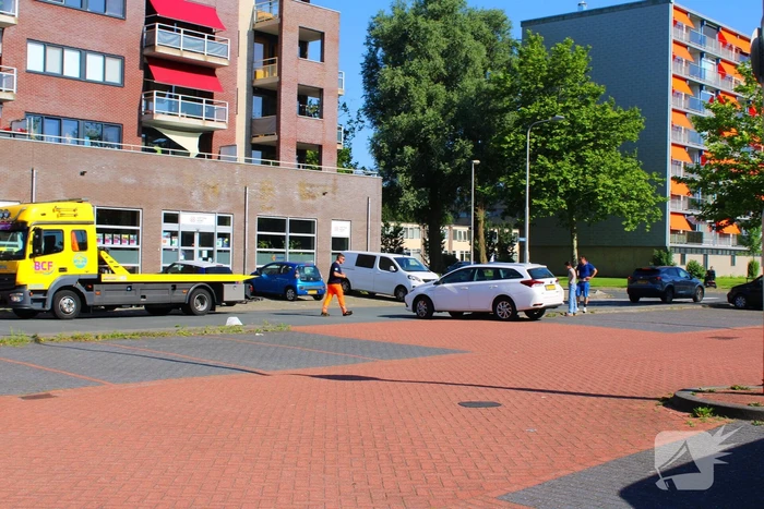 Auto klem op betonblok