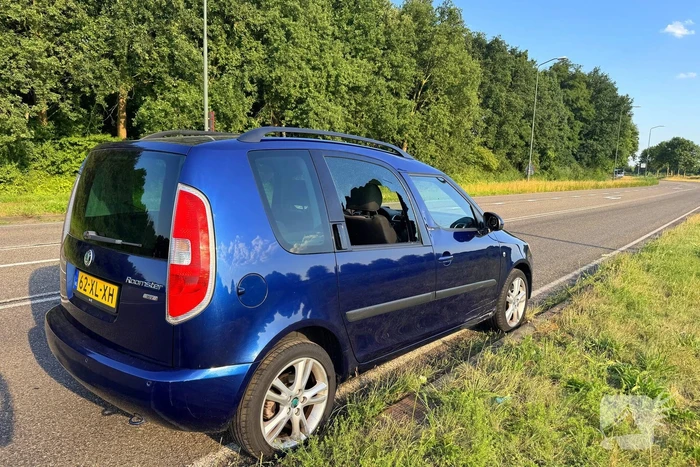 Scooter botst met auto tijdens oversteken
