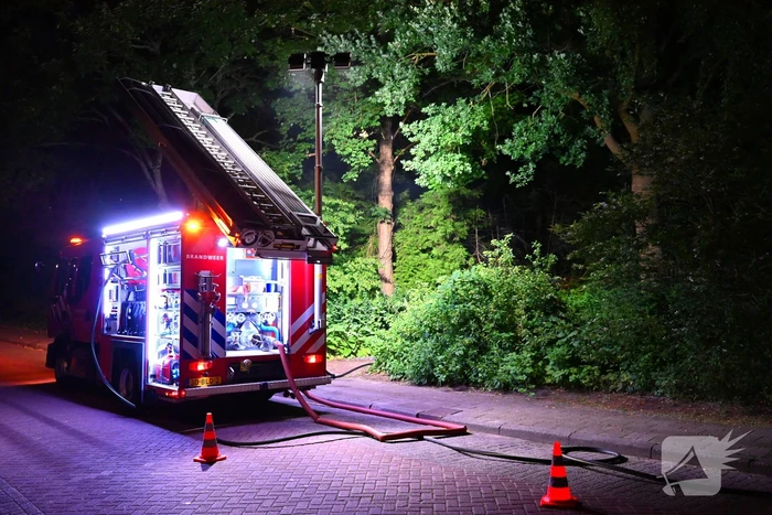 Gebouw van jeu de boulevereniging vat vlam