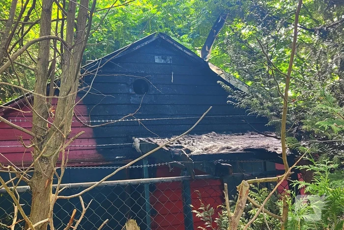 Gebouw van jeu de boulevereniging vat vlam