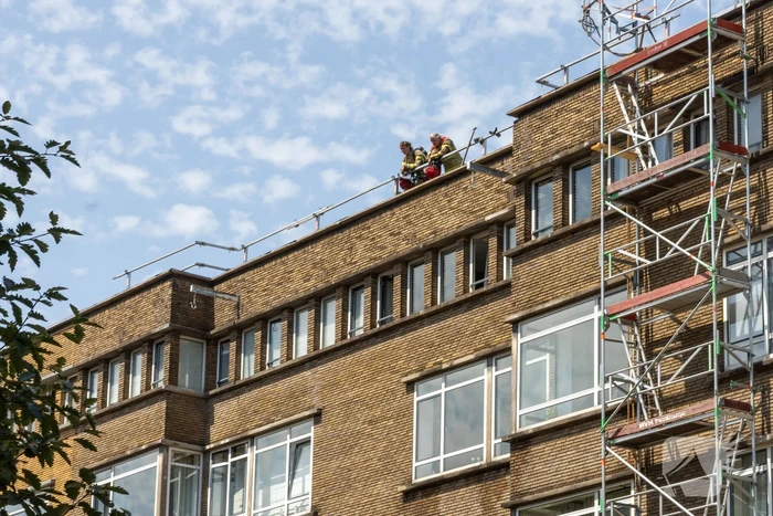 Zeer grote brand op dak woning