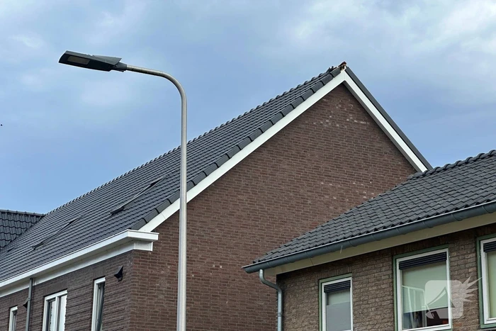 Blikseminslag verwoest dakpannen