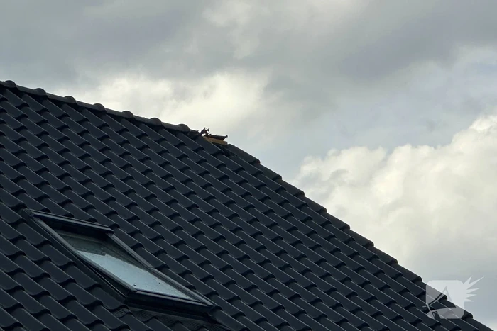 Blikseminslag verwoest dakpannen
