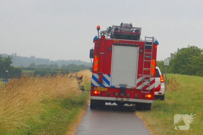 Scootmobiel rijdt van dijk