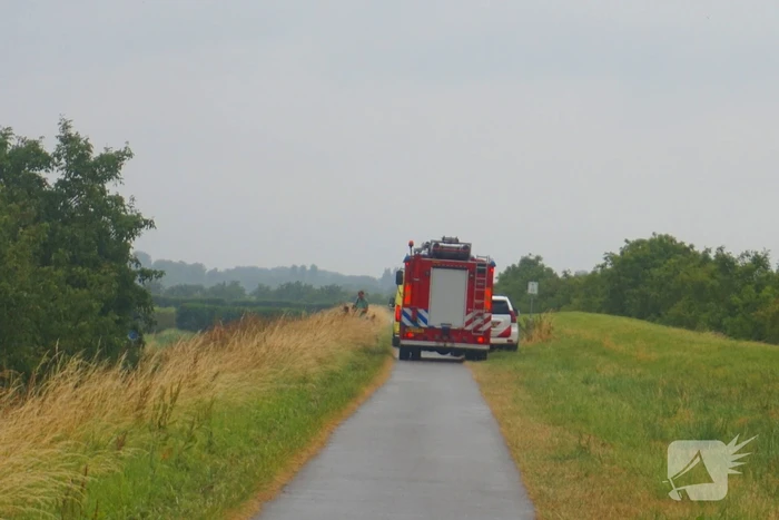 Scootmobiel rijdt van dijk