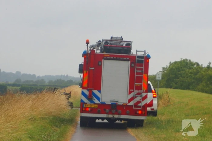 Scootmobiel rijdt van dijk