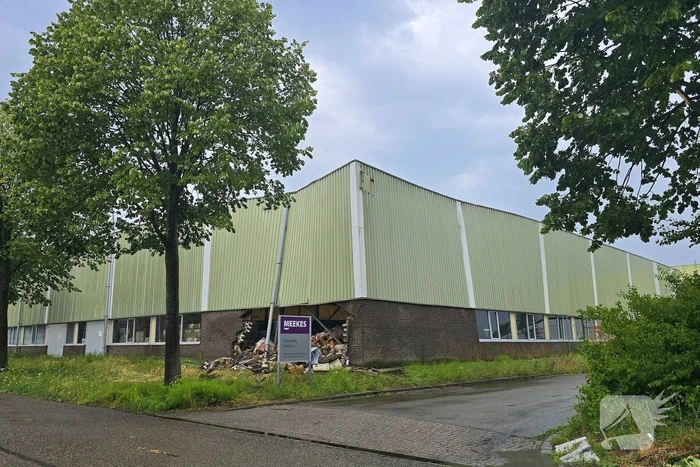 Ravage door noodweer, dak stort in