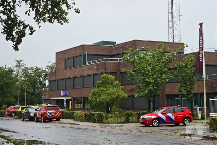 Ravage door noodweer, dak stort in
