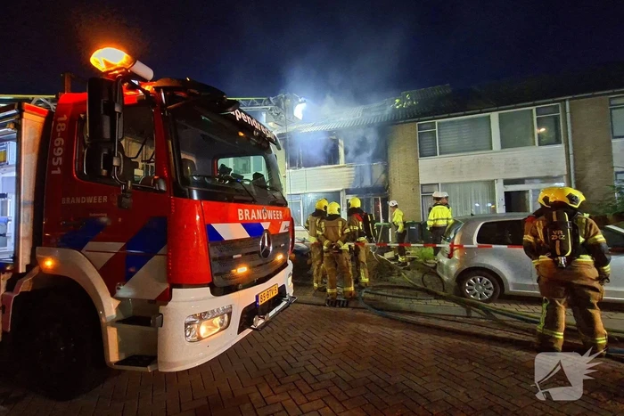 Rijtjeshuis verwoest door uitslaande brand na explosie