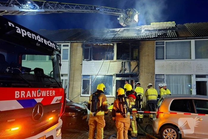 Rijtjeshuis verwoest door uitslaande brand na explosie