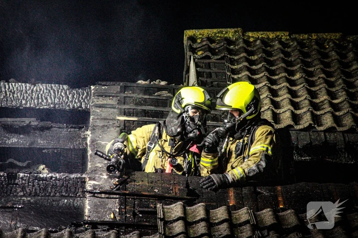 Rijtjeshuis verwoest door uitslaande brand na explosie