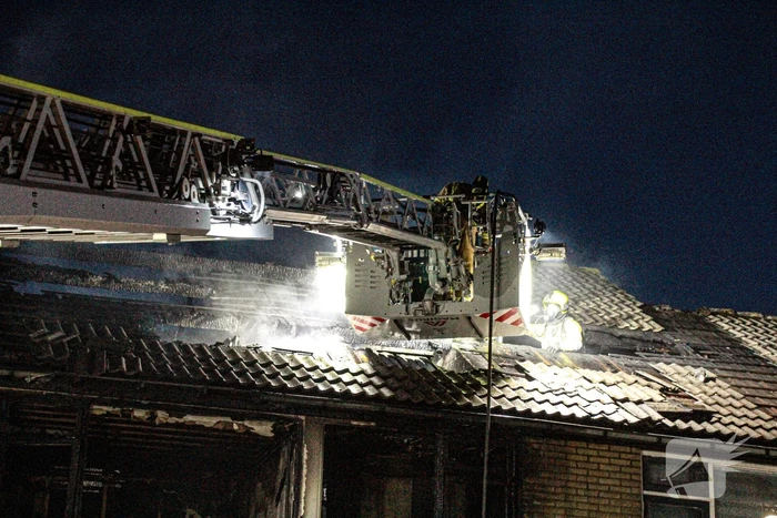 Rijtjeshuis verwoest door uitslaande brand na explosie