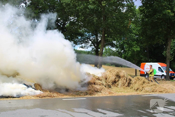 Hooi in brand, rookontwikkeling zichtbaar