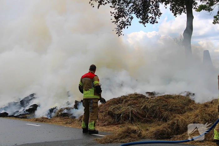 Hooi in brand, rookontwikkeling zichtbaar