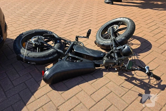 Fatbiker komt ten val na aanrijding met auto