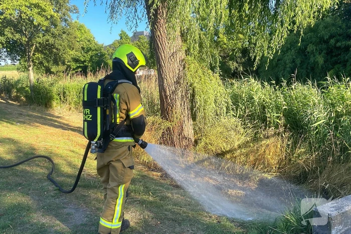Vlammen gedoofd door buurtbewoners