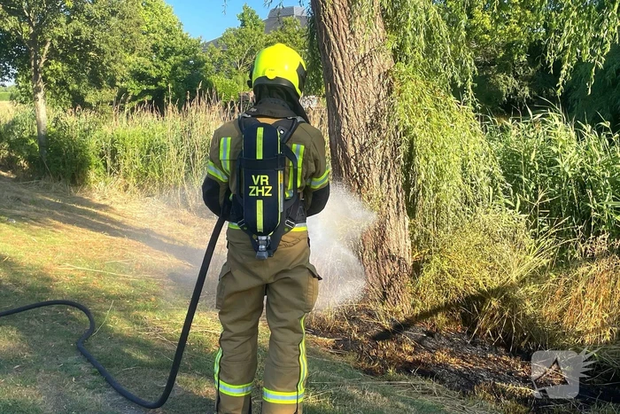 Vlammen gedoofd door buurtbewoners