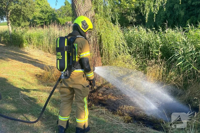 Vlammen gedoofd door buurtbewoners