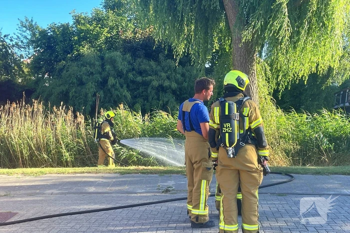 Vlammen gedoofd door buurtbewoners