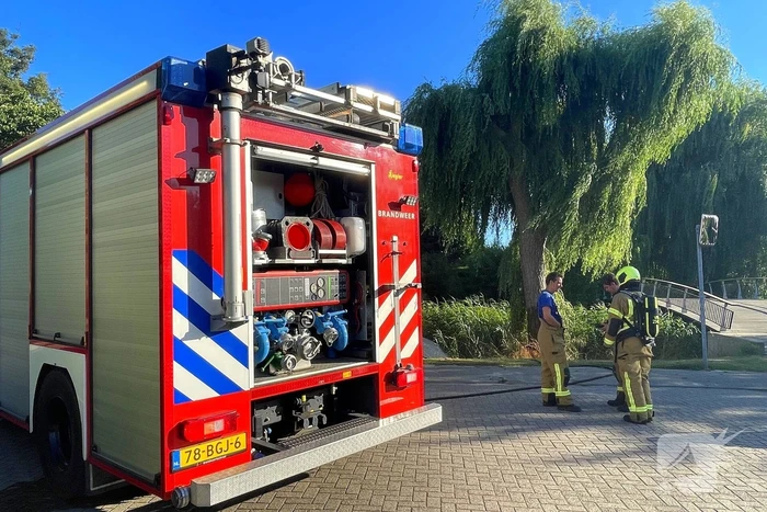 Vlammen gedoofd door buurtbewoners