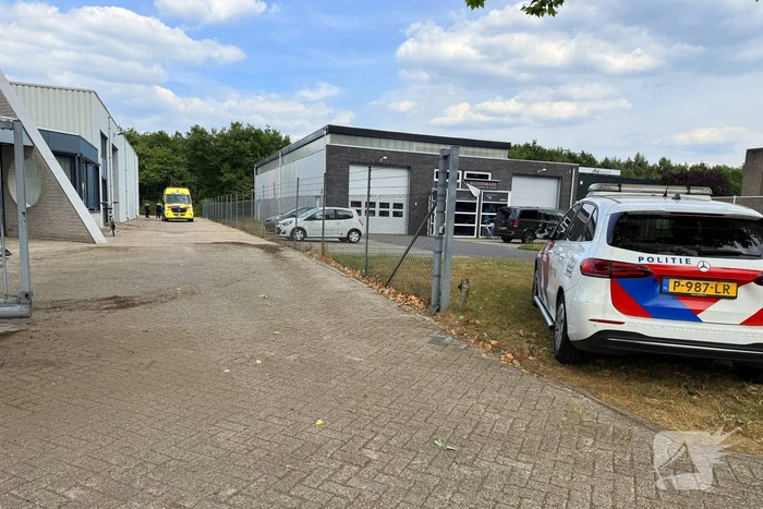 Bestuurder gewond na omgevallen schovel