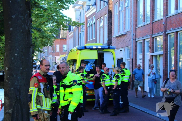 Man met alcohol uit water gered