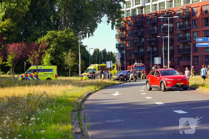 Auto kantelt na aanrijding