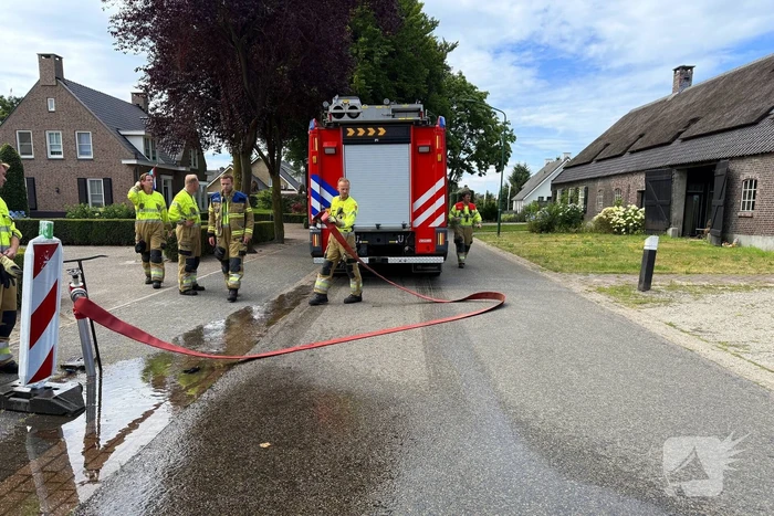 Kampvuur breidt zich uit en brandweer blaast brand snel uit