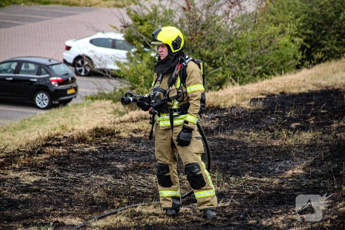 Treinverkeer plat door bermbrand bij station