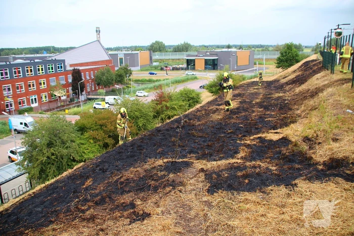 Treinverkeer plat door bermbrand bij station
