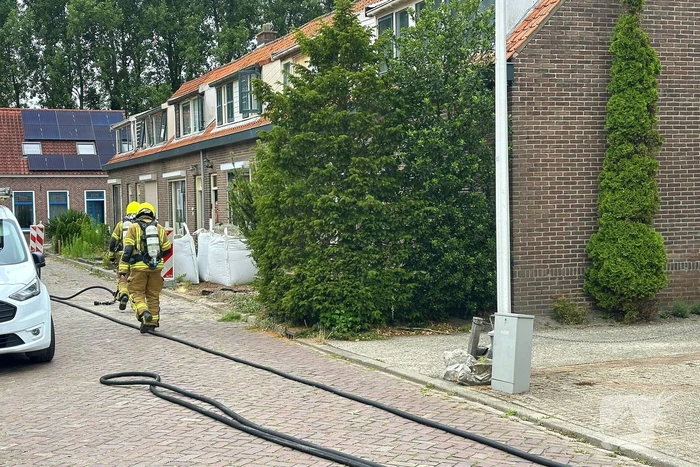 Brandweer forceert deur wegens gaslucht