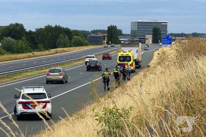Auto botst met vrachtwagen na inhaalmanoeuvre
