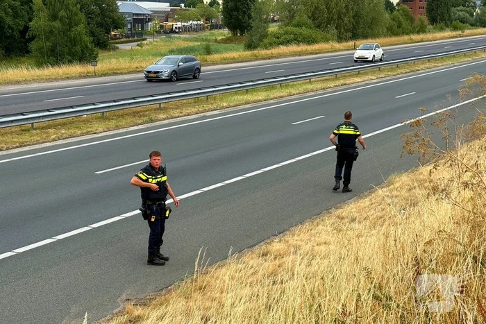 Auto botst met vrachtwagen na inhaalmanoeuvre