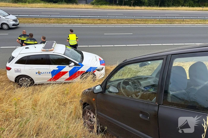 Auto botst met vrachtwagen na inhaalmanoeuvre