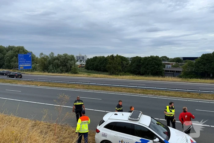 Auto botst met vrachtwagen na inhaalmanoeuvre
