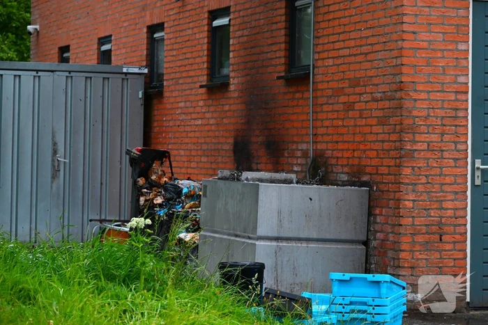 Containerbrand achter viswinkel