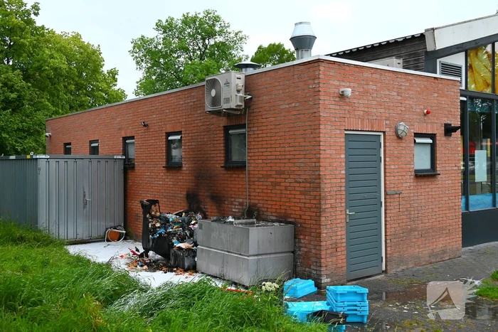 Containerbrand achter viswinkel