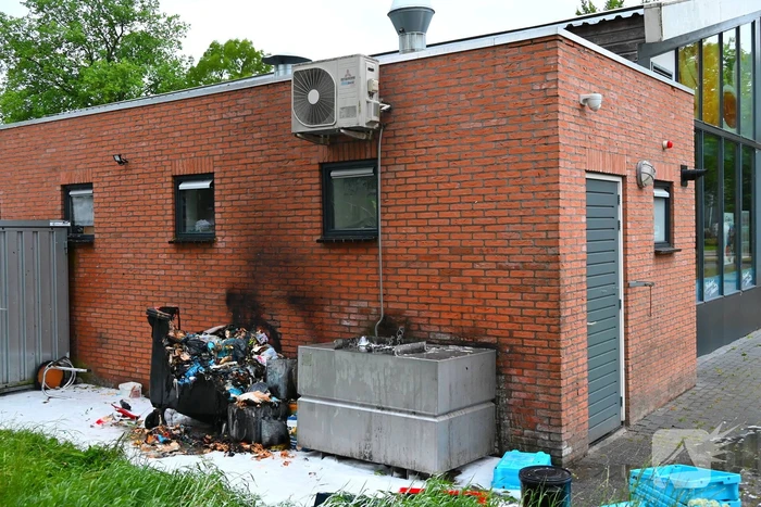 Containerbrand achter viswinkel