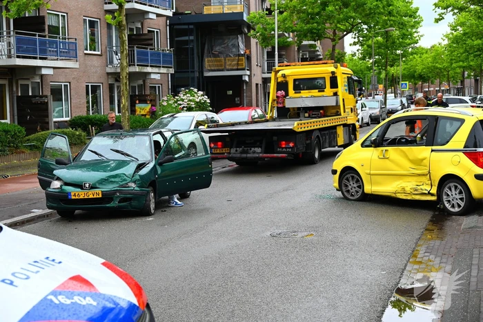 Veel schade bij aanrijding tussen twee voertuigen
