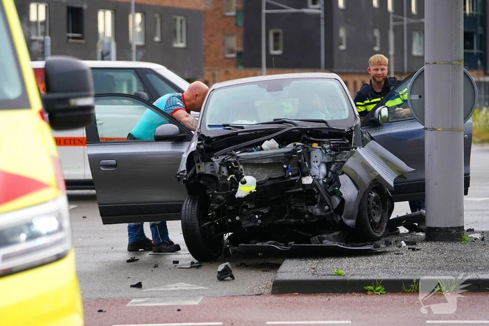 Drie gewonden bij ongeval tussen auto en bestelbus