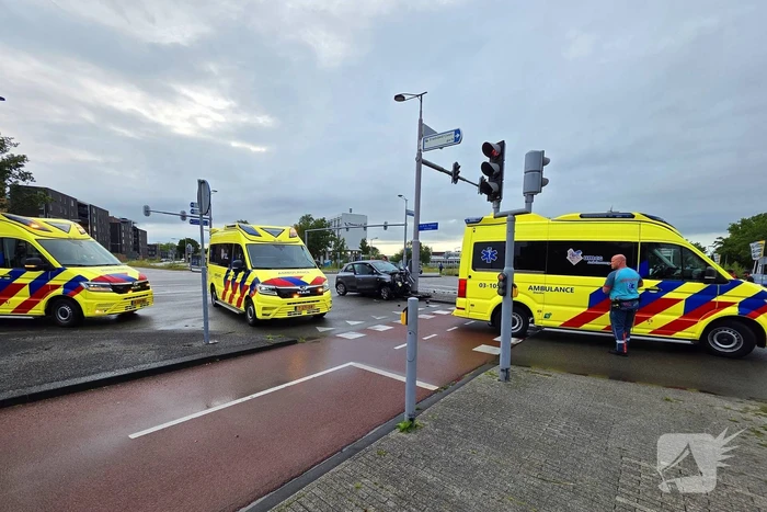 Drie gewonden bij ongeval tussen auto en bestelbus