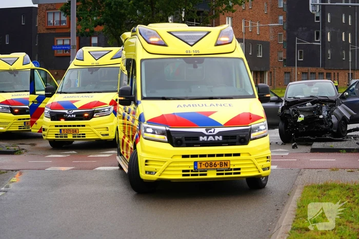 Drie gewonden bij ongeval tussen auto en bestelbus