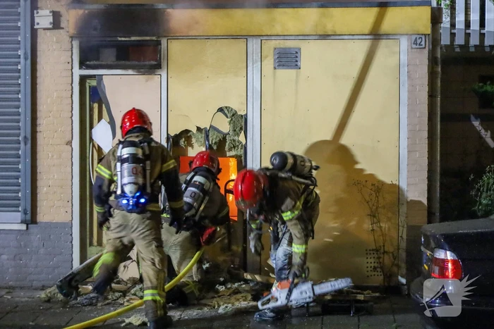 Uitslaande brand in viswinkel vergt inzet van brandweer