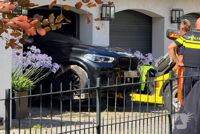 BMW in schuur ontdekt tijdens onderzoek